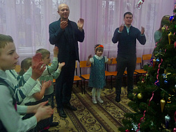Сотрудники центра социальной помощи семье и детям Дятьковского района поблагодарили Губернатора Александра Богомаза за оказанную помощь Сотрудники центра социальной помощи семье и детям Дятьковского района поблагодарили Губернатора Александра Богомаза за оказанную помощь