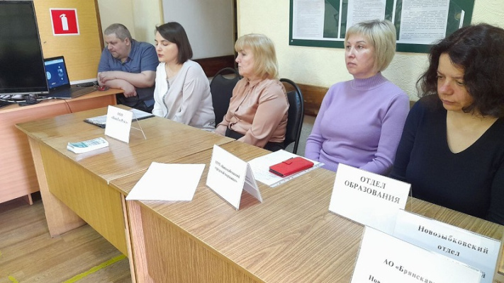 На площадке центра занятости населения города Новозыбков состоялась ярмарка вакансий для безработных и ищущих работу граждан