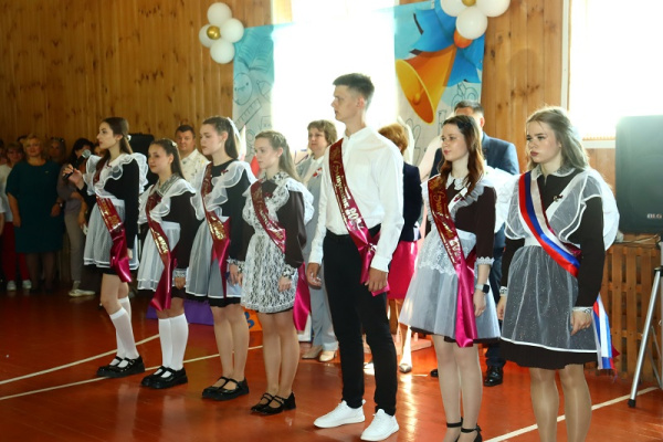 В Карачевской СОШ им. А.М. Горького прозвенел Последний звонок 