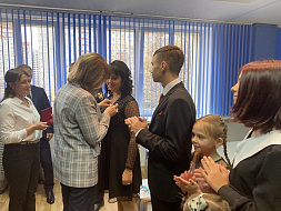 Награждение семьи Жаворонковых медалью ордена «Родительская слава»