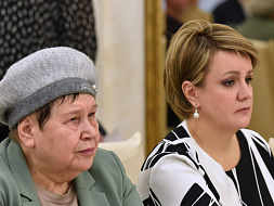 Губернатор Брянской области Александр Богомаз встретился с семьями Героев, которые были награждены Орденами Мужества посмертно