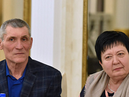 Губернатор Брянской области Александр Богомаз встретился с семьями Героев, которые были награждены Орденами Мужества посмертно